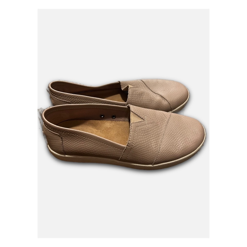 Toms slip on sneaker